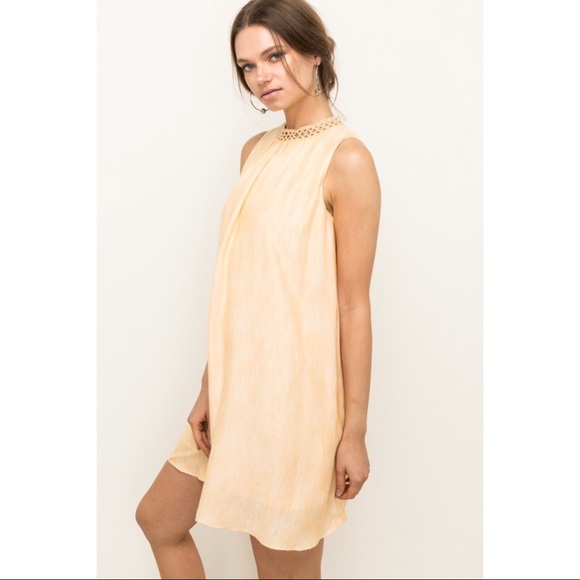 🌺🆕Gorgeous Lace Neck Detail A-Line Dress - Picture 3 of 8